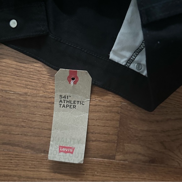 Black Levi’s Jeans Big and Talk - Picture 5 of 7